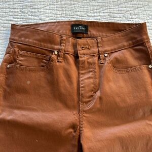 The Skinny White House Black Market Sz 00